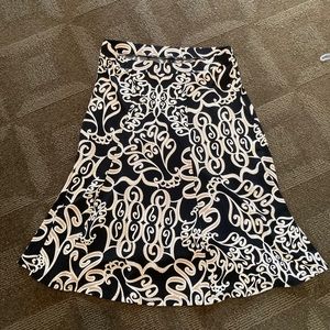 Stretchy A-line mid length skirt sz medium